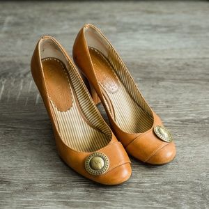 Anne Klein brown leather heels Size 6